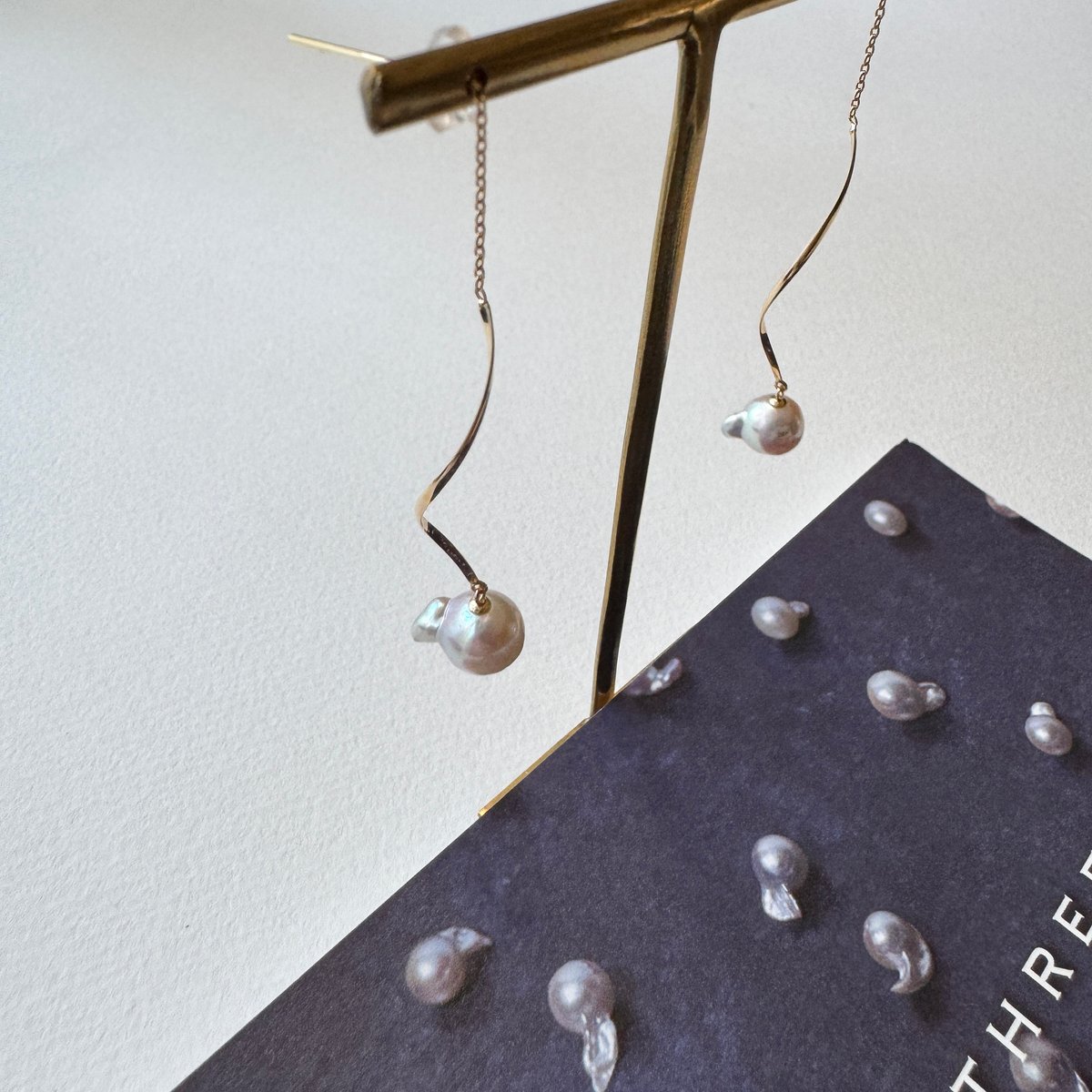 K18】百花 #602 金魚真珠ロングチェーンピアス『波』 | SEVEN THREE.