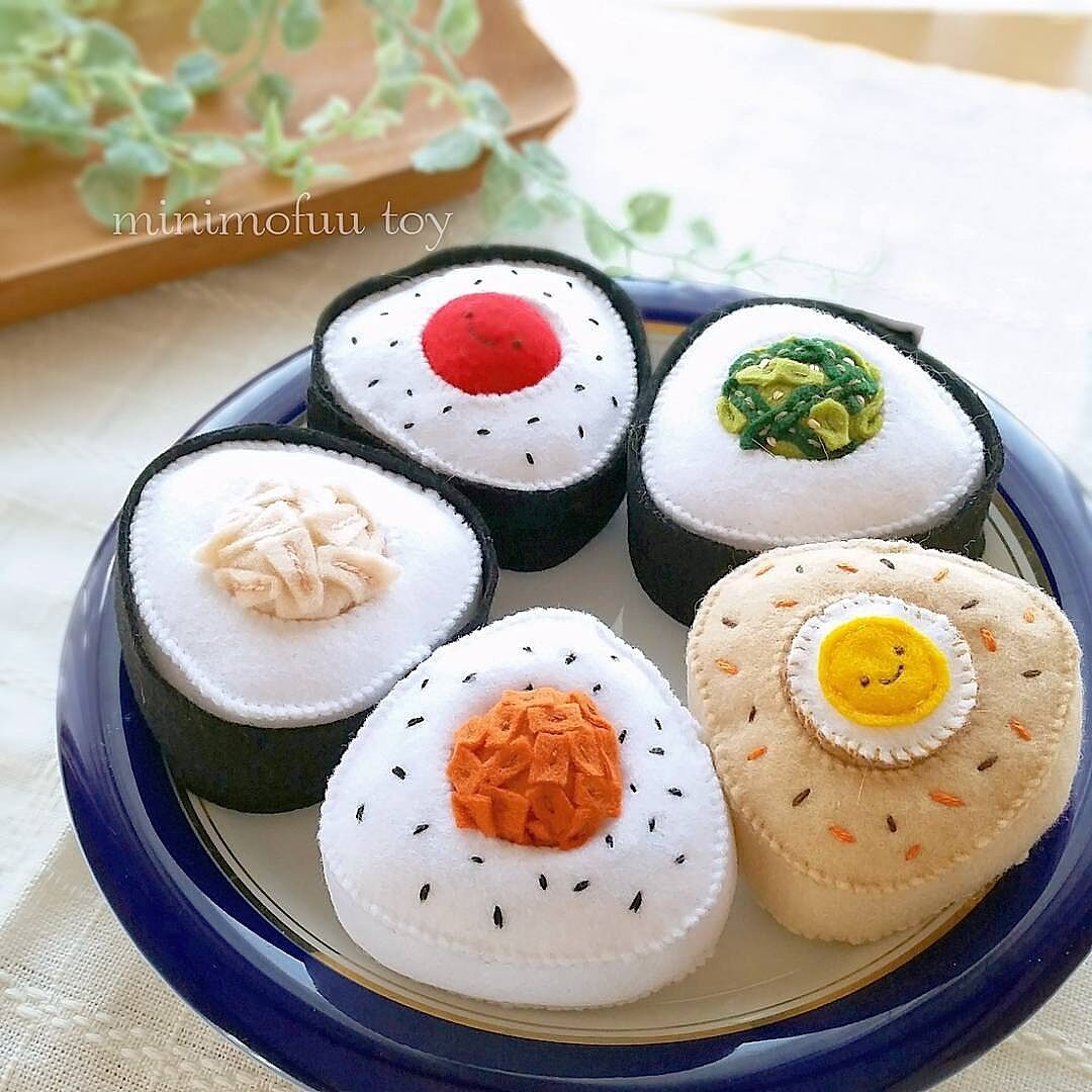 PDF型紙レシピ】具が外せる＊フェルトのおにぎり | minimofuu toy's shop