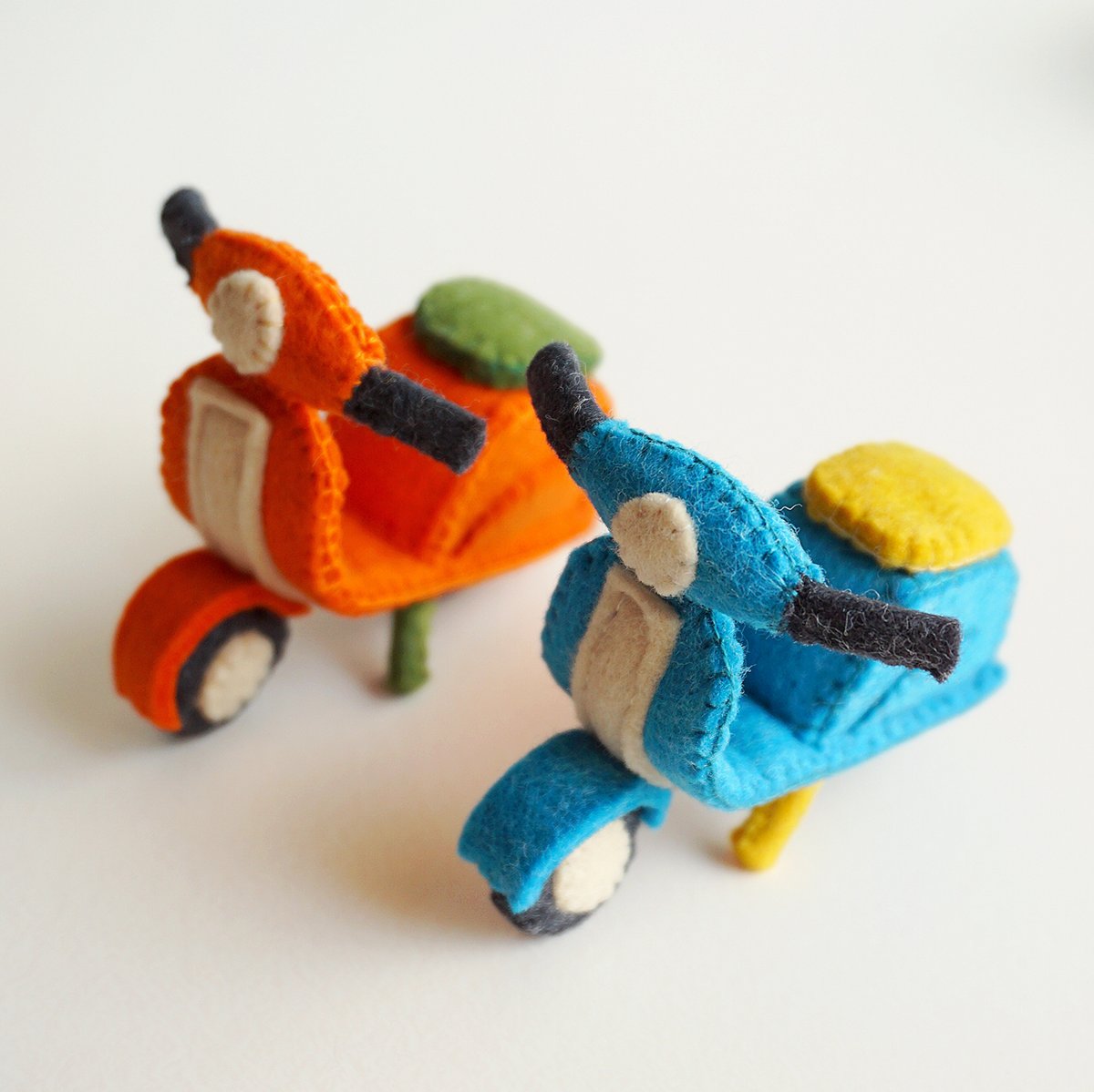 PDF型紙レシピ】フェルトのレトロな乗り物セット | minimofuu toy's shop