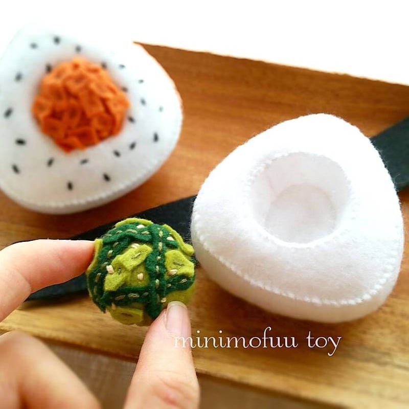 PDF型紙レシピ】具が外せる＊フェルトのおにぎり | minimofuu