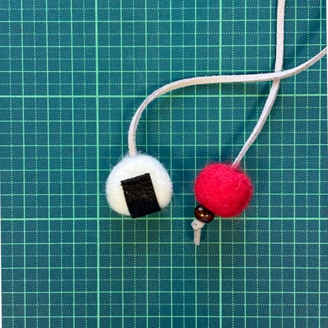 【まごころ製品】フェルトの おにぎりのしおり