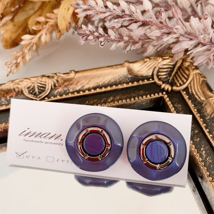ネイビーブルーの大ぶり&ぽってりとしたヴィンテージボタンピアス | iman..
