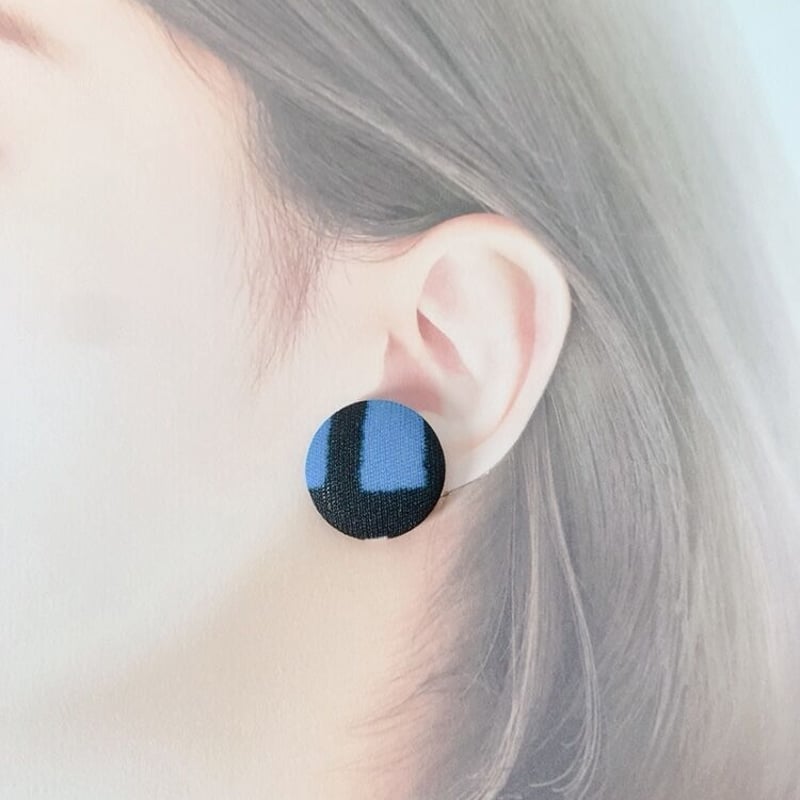 幾何学模様ヴィンテージ布のくるみボタンイヤリング | iman..