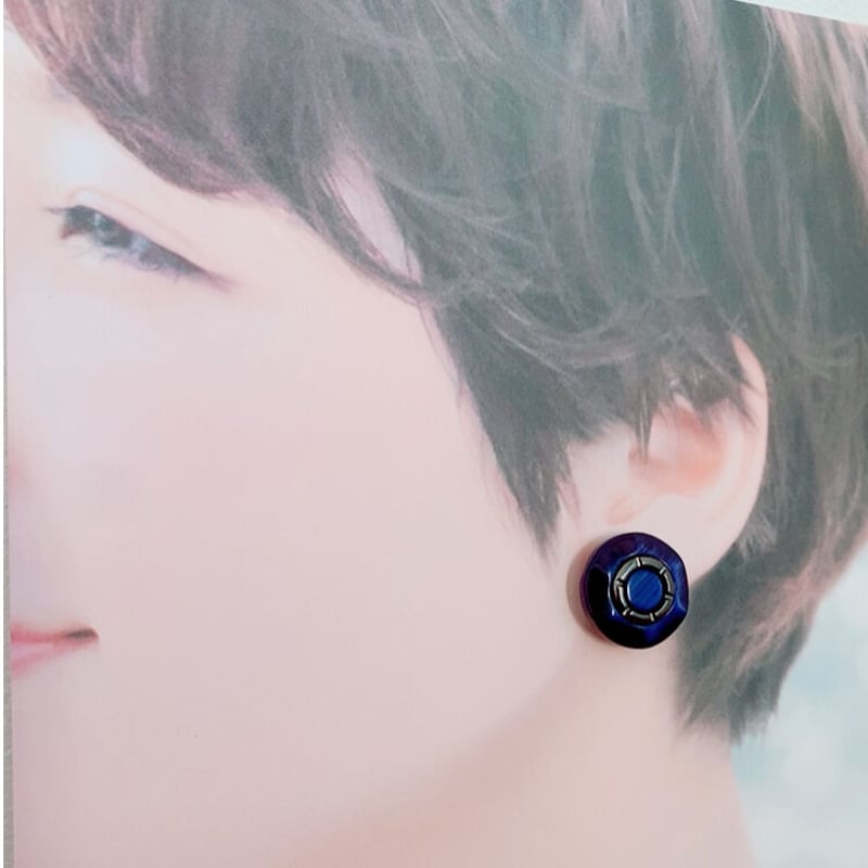 ネイビーブルーの大ぶり&ぽってりとしたヴィンテージボタンピアス | iman..