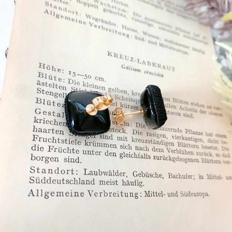 赤　花　ボタン　アクセサリー　バラ　ヴィンテージ　フラメンコ　ピアス　イヤリング 赤 花 ボタン アクセサリー バラ ヴィンテージ フラメンコ