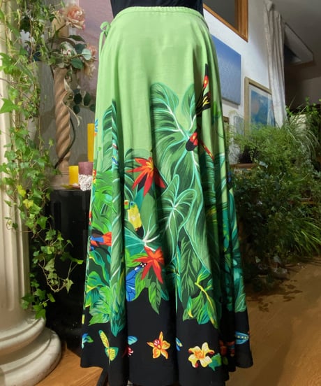 鳥や花、虫たちと葉っぱのロングスカート 〜TOKUKO 1er VOL