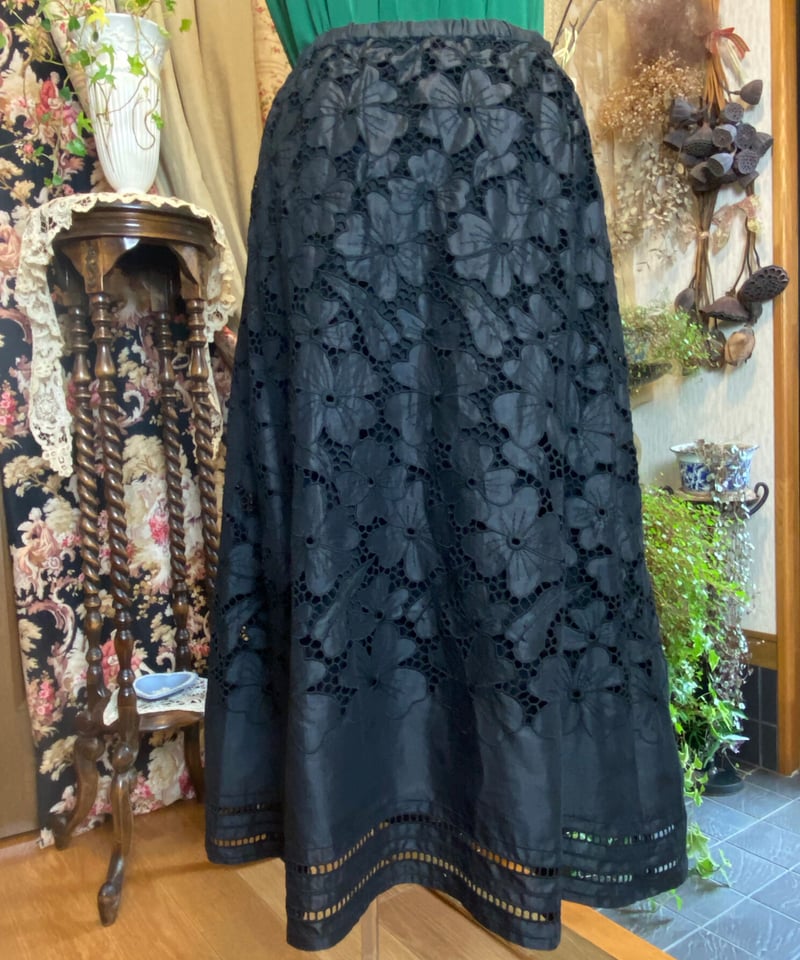 TOKUKO 1er VOL　スカート　花柄刺繍　ブラック　日本製　モード