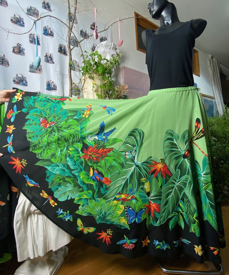 鳥や花、虫たちと葉っぱのロングスカート 〜TOKUKO 1er VOL | Salon de 