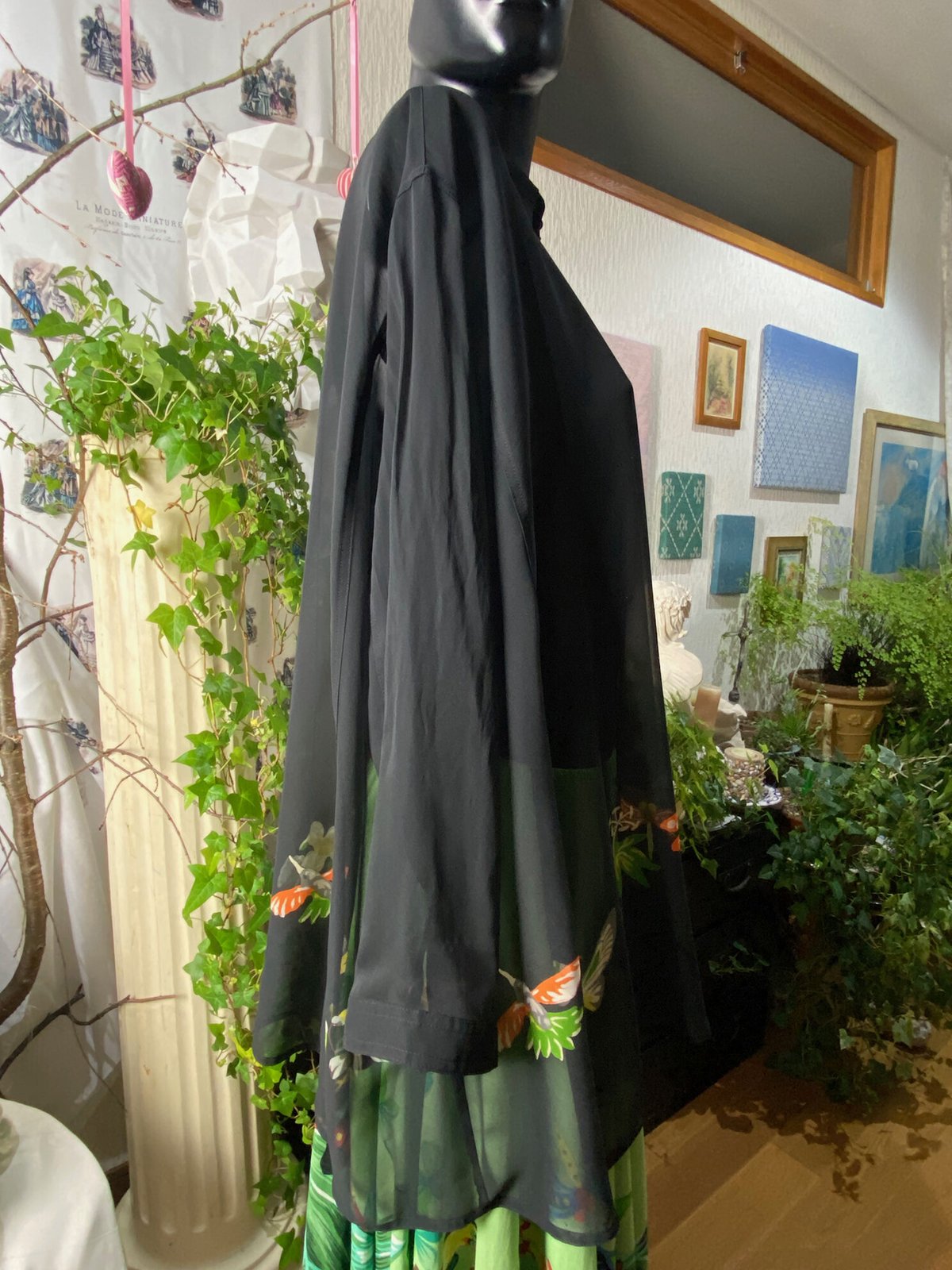 鳥や花、虫たちと葉っぱの黒ブラウス 〜TOKUKO 1er VOL | Salon de EL