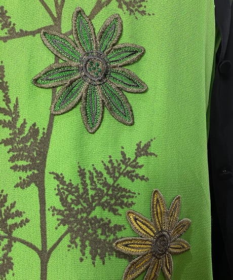 花の刺繍アップリケ付きワンピース  〜TOKUKO 1er VOL