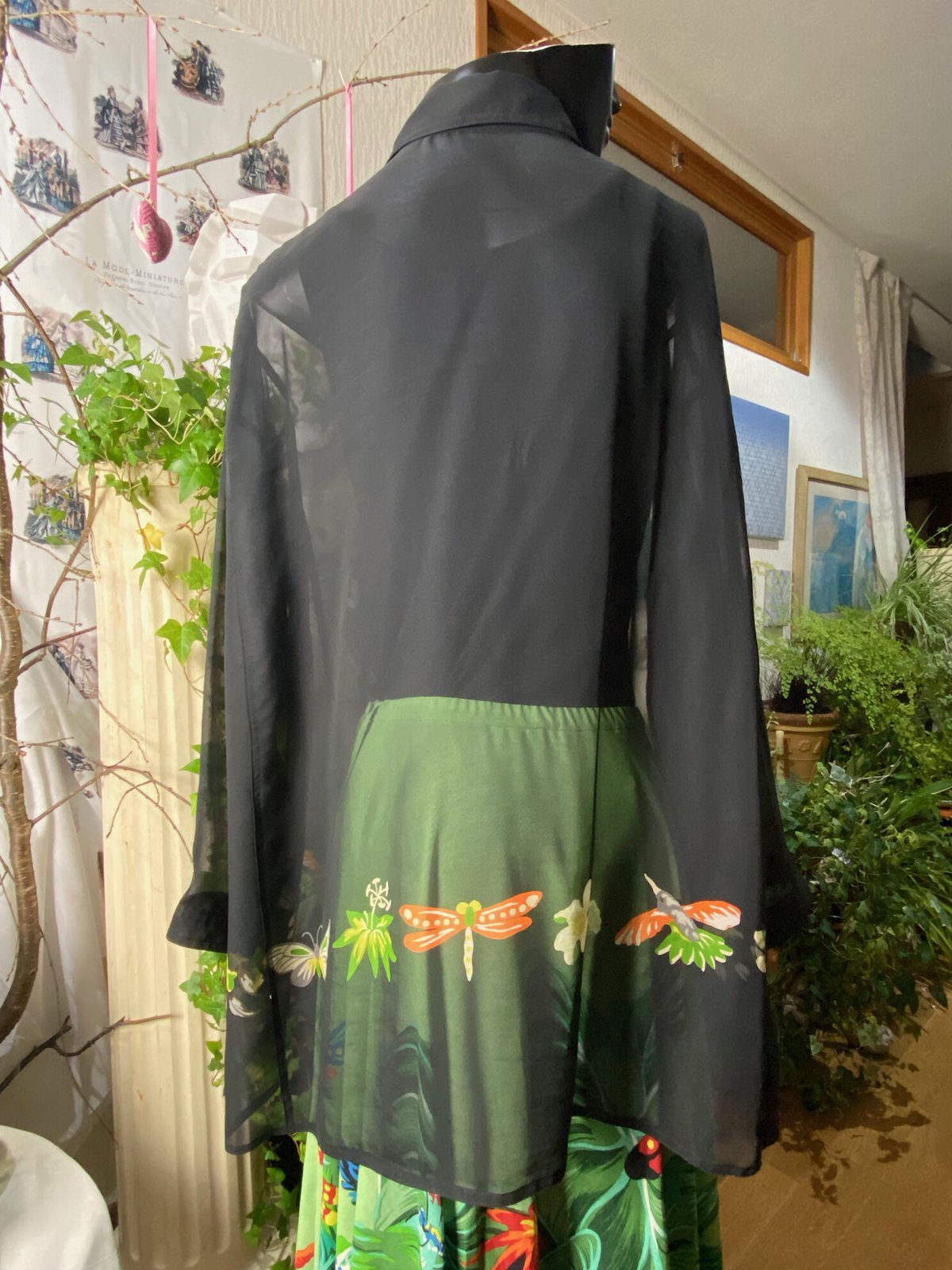 鳥や花、虫たちと葉っぱの黒ブラウス 〜TOKUKO 1er VOL | Salon de EL