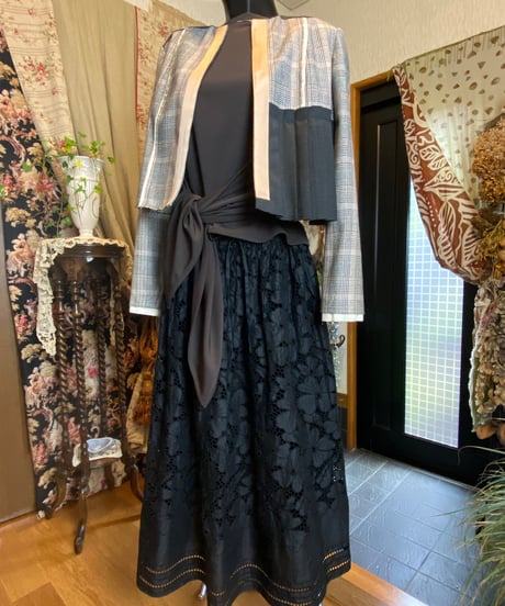 カットワーク刺繍のロングスカート 〜TOKUKO 1er VOL