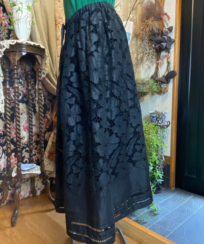 TOKUKO 1er VOL　スカート　花柄刺繍　ブラック　日本製　モード