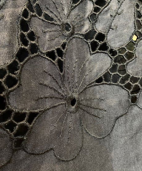 カットワーク刺繍のロングスカート 〜TOKUKO 1er VOL