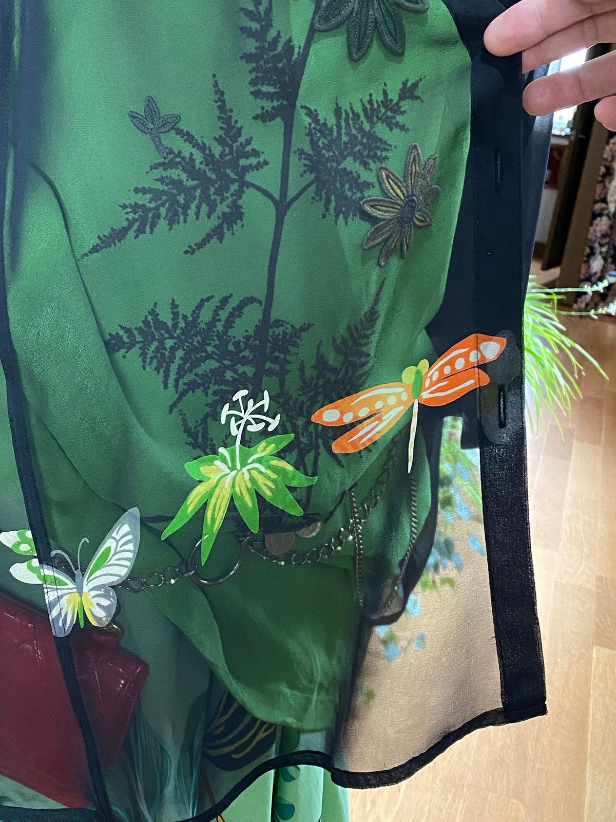 鳥や花、虫たちと葉っぱの黒ブラウス 〜TOKUKO 1er VOL | Salon de EL