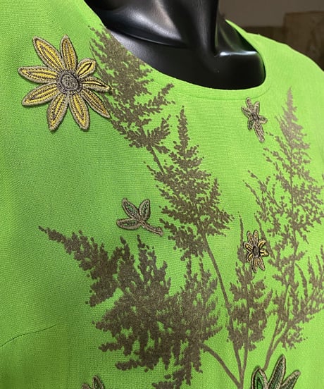 花の刺繍アップリケ付きワンピース  〜TOKUKO 1er VOL