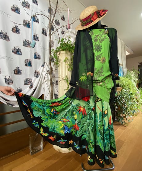 鳥や花、虫たちと葉っぱのロングスカート 〜TOKUKO 1er VOL