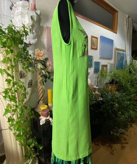 花の刺繍アップリケ付きワンピース  〜TOKUKO 1er VOL