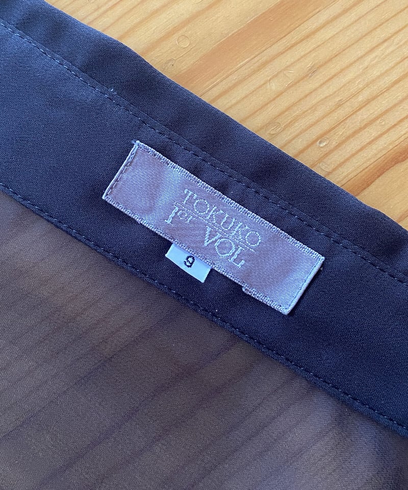 鳥や花、虫たちと葉っぱの黒ブラウス 〜TOKUKO 1er VOL | Salon de EL