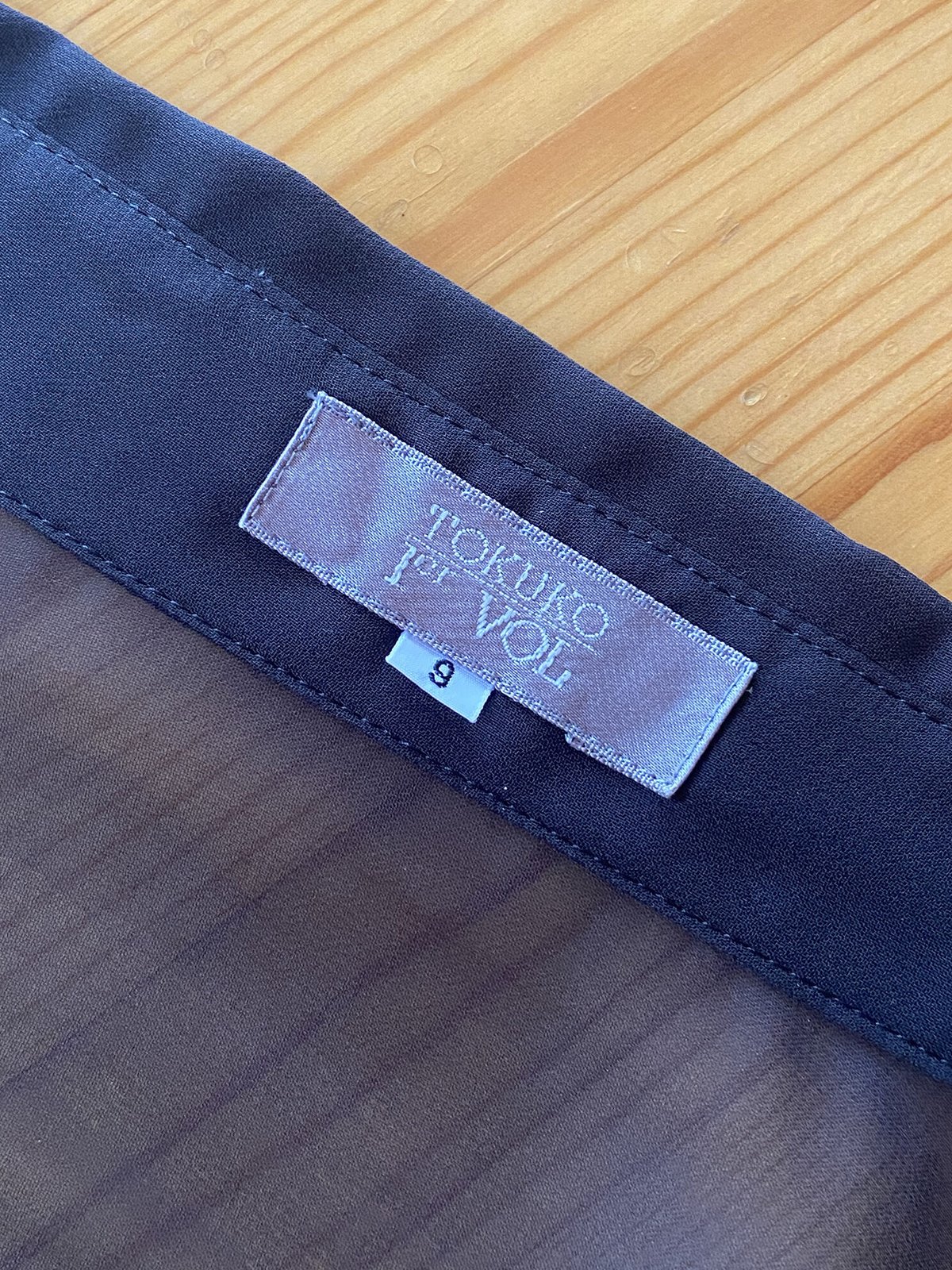 鳥や花、虫たちと葉っぱの黒ブラウス 〜TOKUKO 1er VOL | Salon de EL