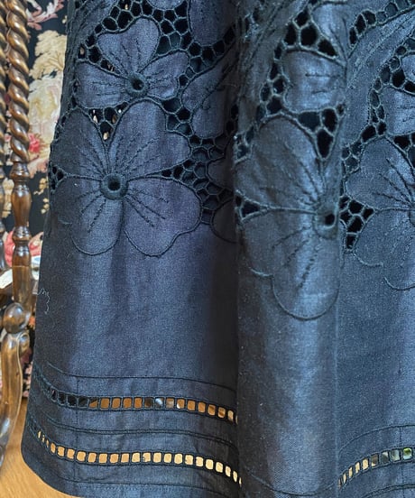 カットワーク刺繍のロングスカート 〜TOKUKO 1er VOL