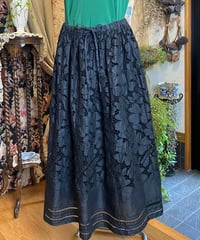 カットワーク刺繍のロングスカート 〜TOKUKO 1er VOL