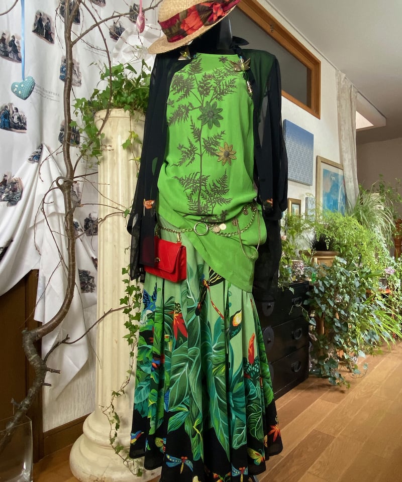 【専用】TOKUKO 1er VOL　トクコ　ワンピース　お花　植物　緑系✕黒 花の刺繍アップリケ付きワンピース 〜TOKUKO 1er VOL | Salon de