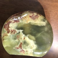 【龍の住処と言われる見事な瑪瑙】瑪瑙の置物約2.6kg(台座付き)