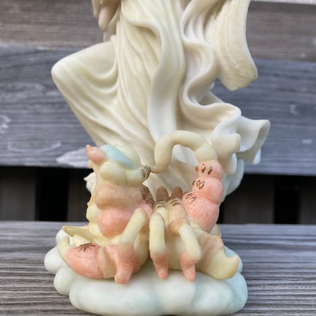 【珍しい造形の】天使と蠍のフィギュリン