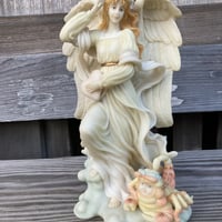 【珍しい造形の】天使と蠍のフィギュリン