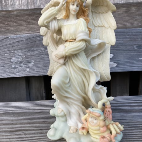 【珍しい造形の】天使と蠍のフィギュリン