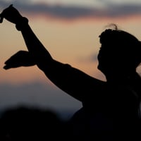 踊りと言葉の生まれるところー祈りという身体の深層ー伊藤雄馬✖️西園美彌