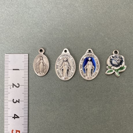 ＊ラピスラズリのロザリオブレスレット（メダイ4種類）