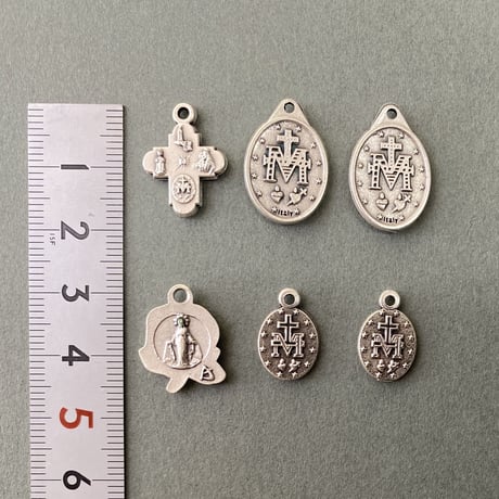 ＊天然水晶のロザリオブレスレット（メダイ6種類）