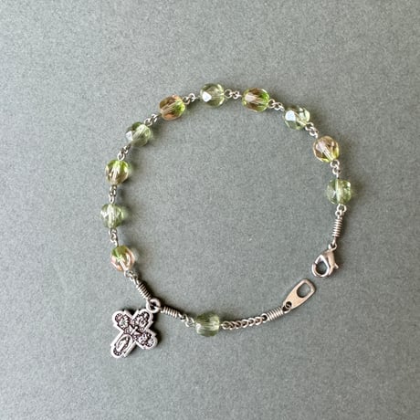 ＊クロスまたは不思議のメダイ＊チェコガラスのロザリオブレスレット（オリーブラスター／ペリドット×ロサリン）