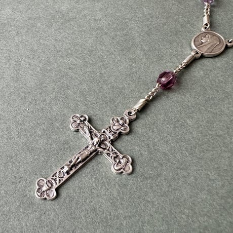 ＊横顔のマリア様とトリニティのクロス＊チェコガラスの1連ロザリオ（アメジスト×アレキサンドライト）