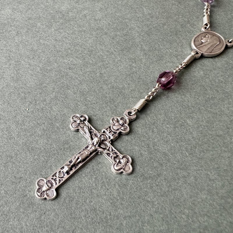 横顔のマリア様とトリニティのクロス＊チェコガラスの1連