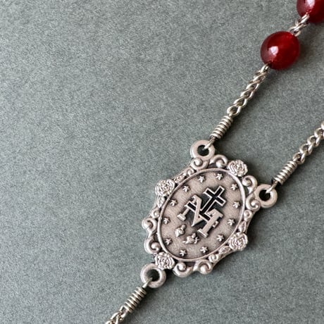 ＊赤いエナメルのクロスと薔薇の不思議のメダイ＊赤瑪瑙（メノウ）の5連ロザリオ