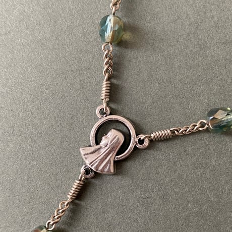 ＊カリスとホスチアのクロス＊チェコガラスの1連ロザリオ（ライトエメラルドセルシアン）