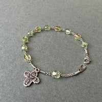 ＊クロスまたは不思議のメダイ＊チェコガラスのロザリオブレスレット（オリーブラスター／ペリドット×ロサリン）