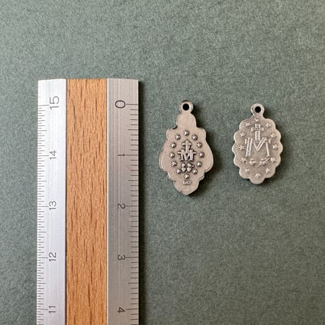 ＊不思議のメダイ2種類＊チェコガラスのロザリオブレスレット（アンティークローズ×ライトトパーズラスター）