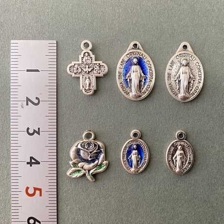 ＊天然水晶のロザリオブレスレット（メダイ6種類）