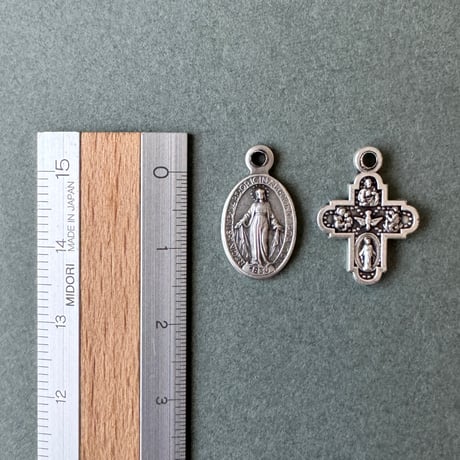 ＊クロスまたは不思議のメダイ＊チェコガラスのロザリオブレスレット