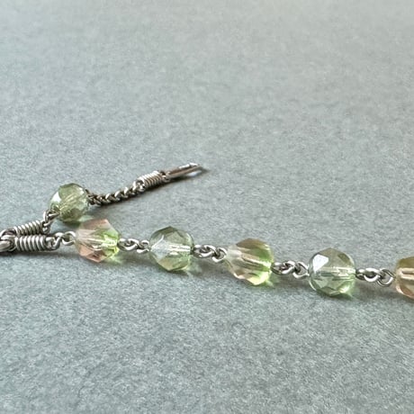 ＊クロスまたは不思議のメダイ＊チェコガラスのロザリオブレスレット（オリーブラスター／ペリドット×ロサリン）