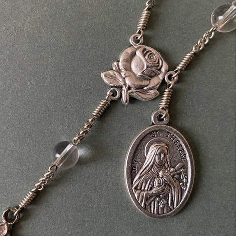 ＊展示＊薔薇とルルドの聖母×リジューの聖テレーズ＊天然水晶の1連ロザリオ