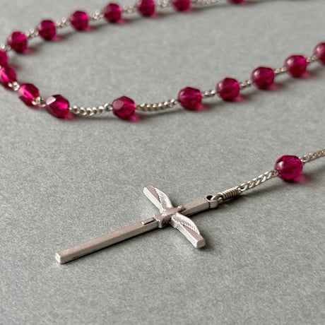 ＊薔薇とファティマの聖母＊聖霊のクロス＊チェコガラスの5連ロザリオ（フューシャ）