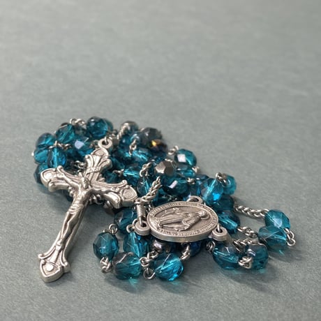 ＊不思議のメダイ＊チェコガラスのロザリオ＊アクアマリン・ヴァレンチニット