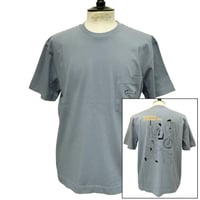 OLOW（オロウ） Tシャツ バックプリント 人と犬などのイラスト ブルーグレー オーガニックコットン100% ゆったりシルエット【ケイト・マクエニフ】（OL612002-81 ）
