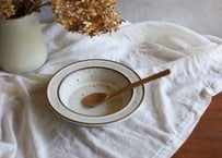 鉄粉のある　ブリム深い皿(M)　スープ　パスタ　皿   乳白色