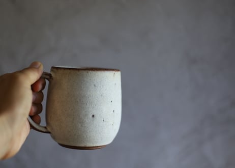 鉄粉のあるマグカップ　丸底　乳白